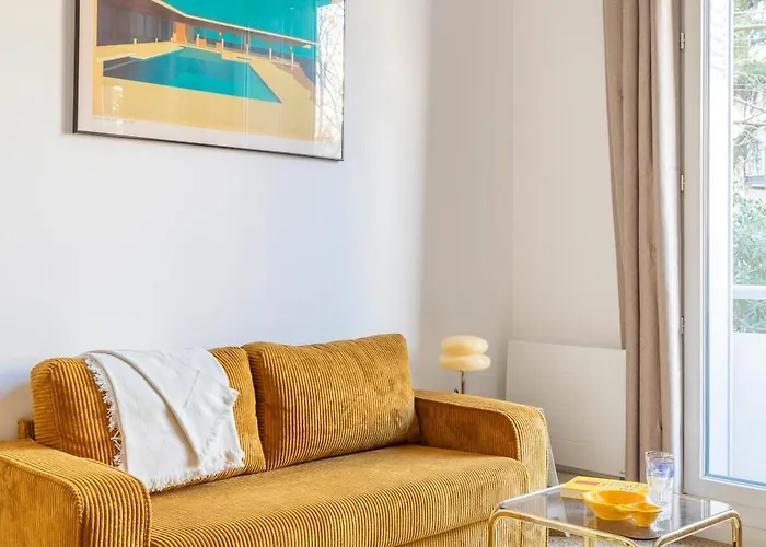 Petit Jaune, T2 Centre Ville Marseille Avec Balcon